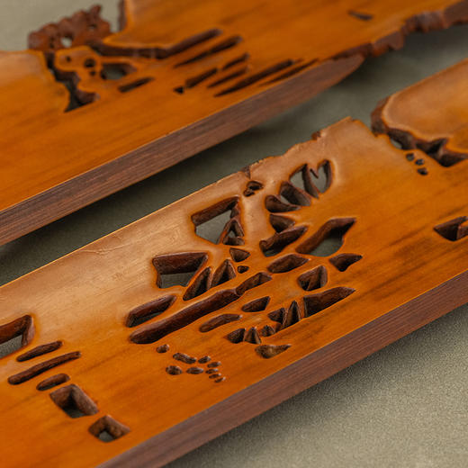 二十世纪 吴之璠款竹雕文人雅集臂搁（一对） 商品图3