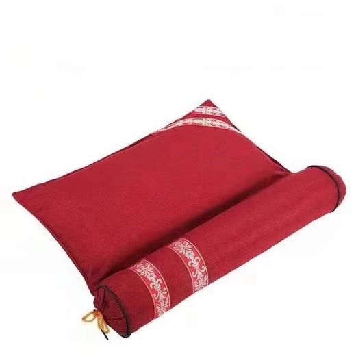 【枕心之选】温暖你的梦，拥抱艾草的魅力。 舒适可拆卸艾枕，为你提供无微不至的呵护。 枕心圆柱设计，轻松矫正颈椎，护航健康睡眠。 缠绵艾灸，守护你的颈颂。用心才是好的选择！ 商品图3