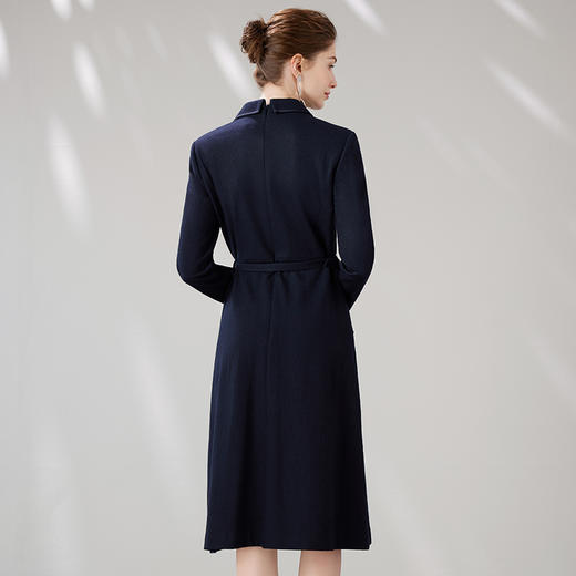 EITIE爱特爱冬季新款气质翻领显瘦收腰中长款连衣裙7207910 商品图4