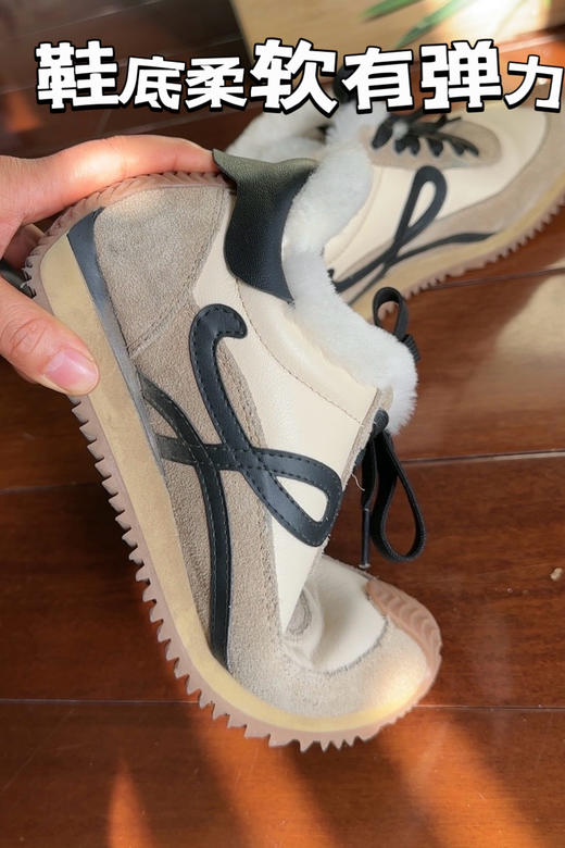 全国包邮！官网同款售价1900+！罗意威加毛德训阿甘鞋 ，增高4cm，时髦也可以的美的毫不费力！进口牛皮 +内里澳洲进口羊毛，保暖时尚！【无标发货，支持七天无理由退换货】 商品图3