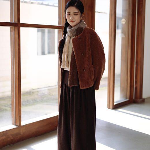 绽放932朵/2023冬季新款焦糖色全澳毛香蕉袖型设计感羊羔毛外套 商品图1