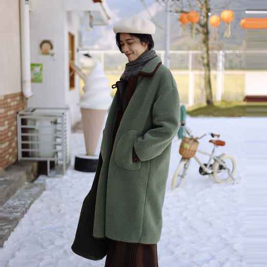 绽放980朵/山艾绿羊羔绒大衣撞色包边加厚灯芯绒插袋中长款外套 商品图0