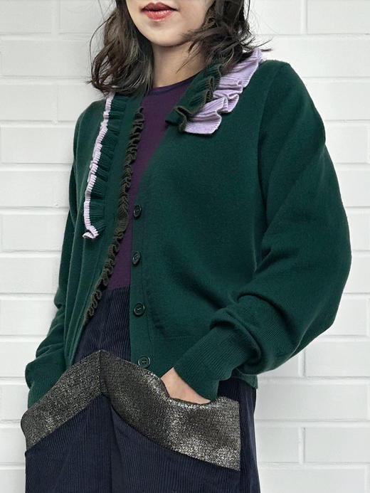 TYNVIE 撞色荷叶边装饰羊绒开衫- 墨绿 商品图6