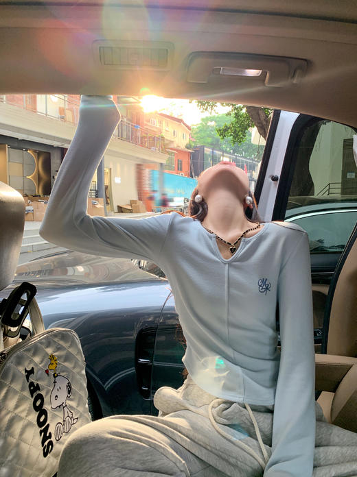 <曾小咸推荐>  2色V领打底衫 商品图7