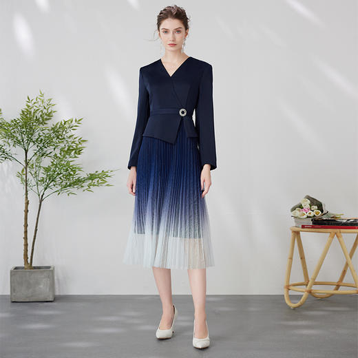 EITIE爱特爱时尚通勤假两件收腰百褶拼接渐变西装连衣裙24春新款A2407307 商品图1