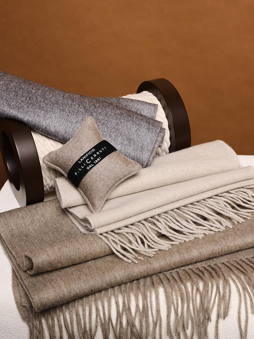 callisto米黄色全山羊绒围巾 FRSCF902D 商品图2