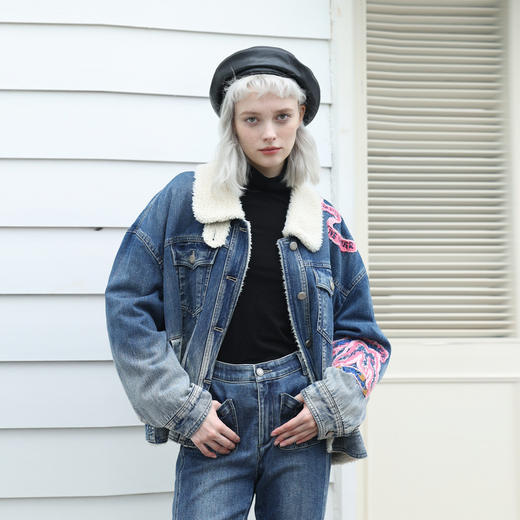 谜底毛毛拼接牛仔外套冬款复古时尚重工绣花宽松外套234MW1545 商品图1