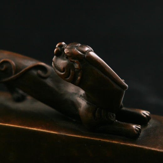 黄铜精制螭龙镇纸，文房重器！规格：20*5*3.4cm 商品图2