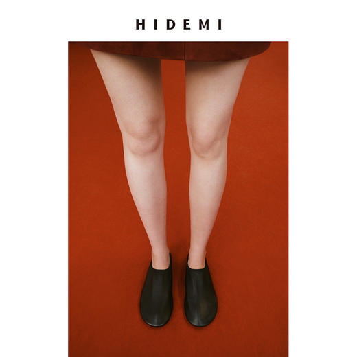 HIDEMI 小羊皮圆头松紧一脚蹬平底鞋 黑色/乳白色 商品图9