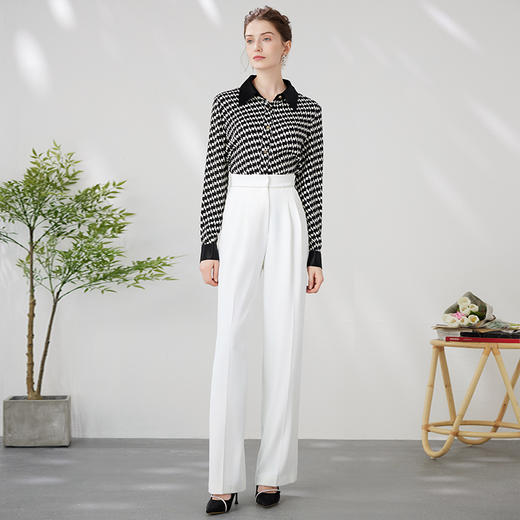 EITIE爱特爱春季新款黑白图案衬衣7309001 商品图1