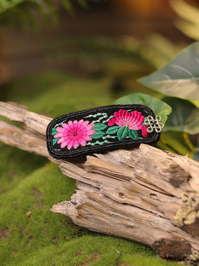 手工刺绣发夹，每一个都是独一无二的美❤