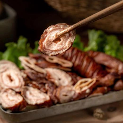 短保食品，务必及时签收，冷藏或冷冻！！！【地道风味丨卤小耶梆梆肉150g*2袋/3袋】色泽油润入口柔嫩弹牙，精选猪七寸长头，手工反复搓洗，干净无异味，现做产品下单72h内发货，一经下单不支持拦截退款！ 商品图1