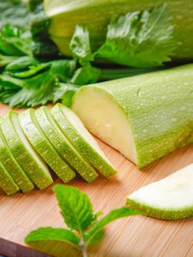 50个大厨窍门——炒西葫芦，直接下锅就废了！