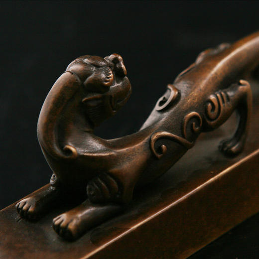 黄铜精制螭龙镇纸，文房重器！规格：20*5*3.4cm 商品图1