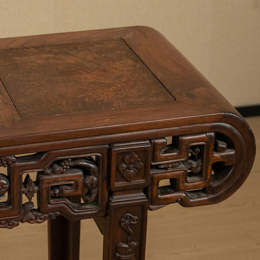 清 红木三镶瘿木鹿衔灵芝书卷式平头案 商品图3