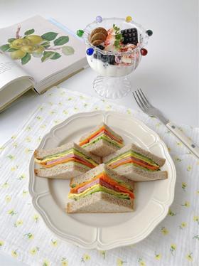 慢糖生活｜周末啦！今天是黄瓜鸡蛋火腿🥪