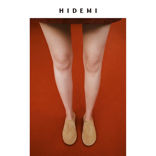HIDEMI 羊麂皮圆头松紧一脚蹬平底鞋 卡其色/深棕色 商品图0