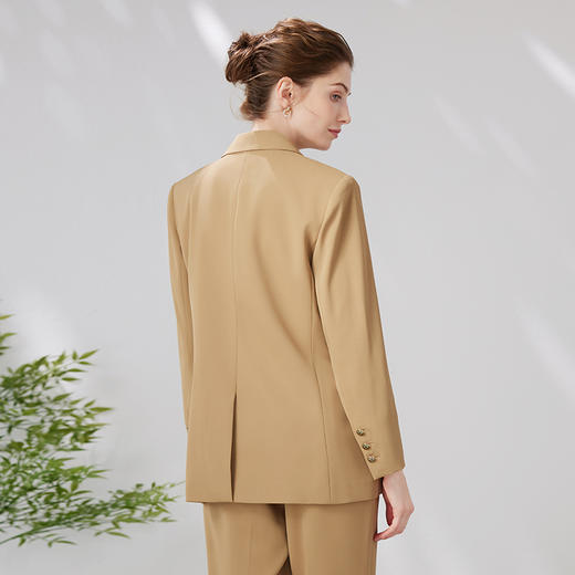 EITIE爱特爱复古通勤显瘦微收腰卡其色休闲西装外套女装24春新款A2403301 商品图4
