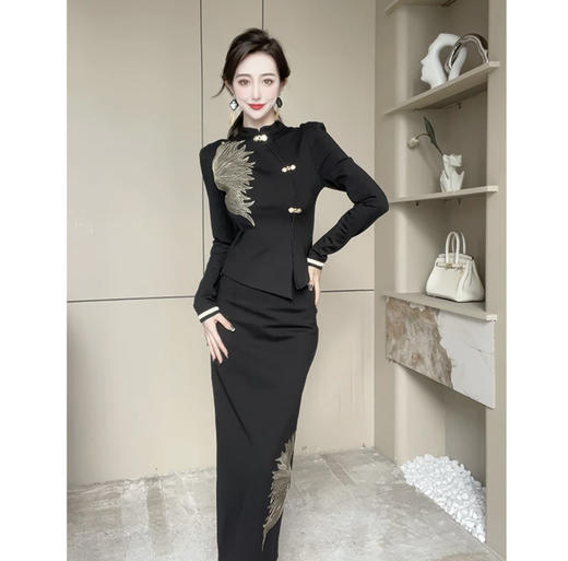 AHM- fls6801秋冬新款时尚优雅新中式复古绣花黑色衬衫高腰显瘦半身裙套装 商品图3