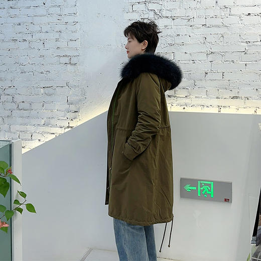 SAINT L’UCK/圣媛女装  简约时尚狐狸毛领派克服SA419Q55 商品图1