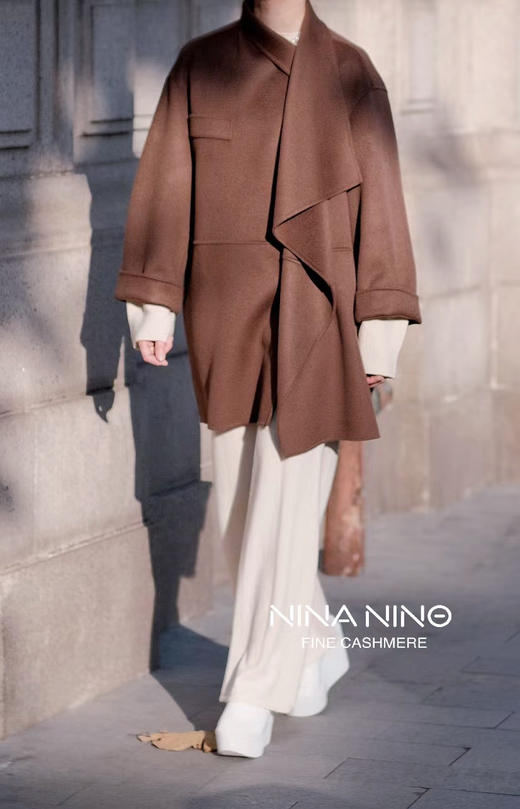 叠领羊绒手工大衣 商品图1