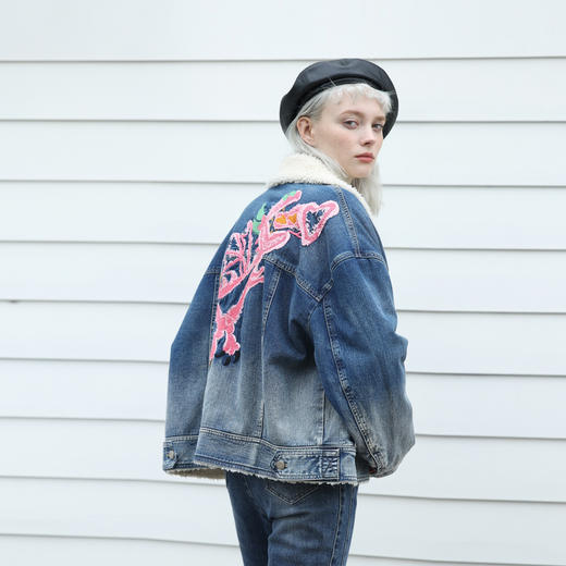 谜底毛毛拼接牛仔外套冬款复古时尚重工绣花宽松外套234MW1545 商品图2