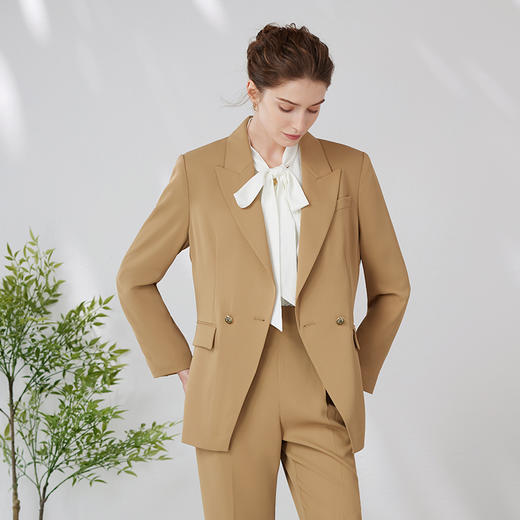 EITIE爱特爱复古通勤显瘦微收腰卡其色休闲西装外套女装24春新款A2403301 商品图1