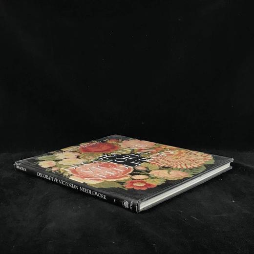 维多利亚时代装饰性刺绣图集 80幅彩色插图 精装大16开 商品图1