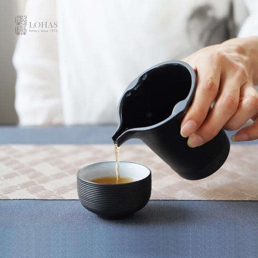 陆宝环宇经典茶礼 玄黑(1壶1海4杯+茶盘) 商品图5