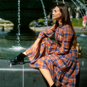 谜底格子连衣裙长袖2023冬季新品复古浪漫大摆型长裙女234ML1566