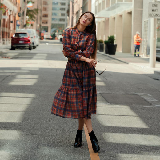 谜底格子连衣裙长袖2023冬季新品复古浪漫大摆型长裙女234ML1566 商品图2