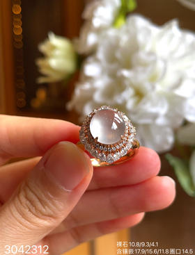 3042312，蛋面戒指。具体价格微信咨询