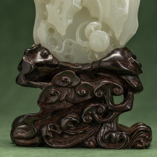 和田玉雕童子戏莲山子摆件（红木座） 商品图2