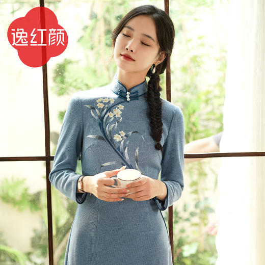 逸红颜栀柔2025冬季新款仿兔绒手感弹力针织连衣裙女九分袖优雅风 商品图2