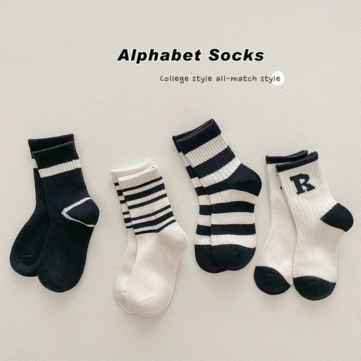 24.9/四双装【冬日保暖！亲肤棉质】儿童袜子韩版秋冬新款男童女童，潮袜中大童棉袜黑白条纹儿童中筒袜，简约而不失个性 兼具舒适性和时尚感 商品图4