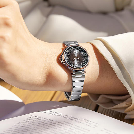 西铁城/CITIZEN多局电波时尚贝母钢带女士手表EC1011-71W 商品图5