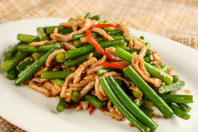 50个大厨窍门——炒肉丝香嫩爽滑，还不扒锅