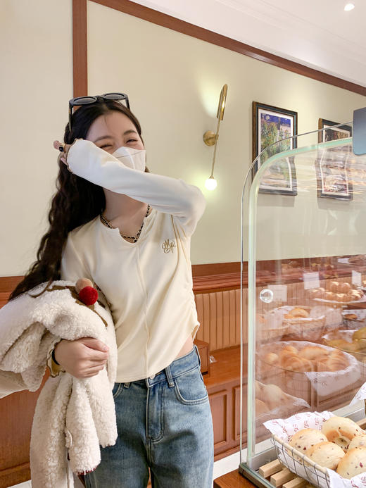 <曾小咸推荐>  2色V领打底衫 商品图5