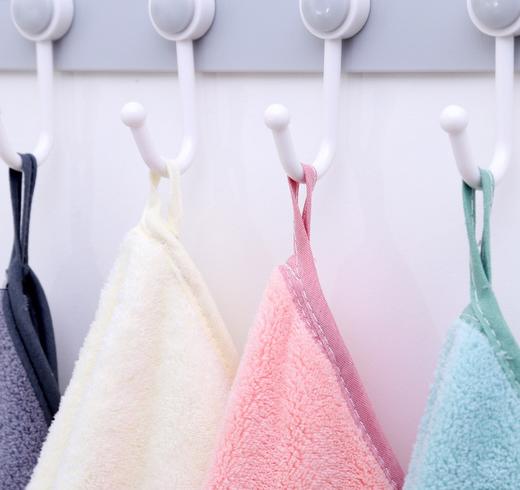【挂钩设计！方便悬挂】3条装男女家用毛巾柔软吸水珊瑚绒亲肤舒适可悬挂颜色随机，独特悬挂设计，满足你的家居需求。 商品图3