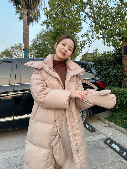 3天左右发/本仓发】女明星都爱穿“大被子”羽绒服，新国标90%白鸭绒更蓬松保暖，还配套做了同色系手套，东北穿都不怕冷了！门襟拉链+按扣+可拆卸帽子+袖子罗纹收口，防风御寒！黑色/卡其 150斤都能穿 商品图10