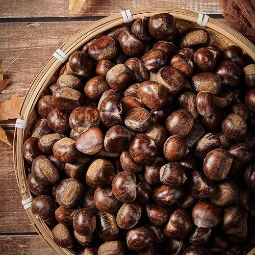 【迁西板栗】中国国家地理标志产品，北纬40°板栗生态黄金带，生吃又脆又甜，熟吃又粉又糯又香甜!天生天养，种植过程中不使用催化剂、杀虫剂，通过SGS 无农残检测，真正做到了0农残，健康绿色。 商品图0