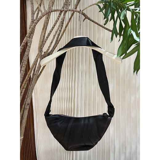 【非质量问题不退，谢谢理解】【可可推荐】Le*maire复古牛角包 牛皮材质 轻柔软糯 慵懒随性 经典佰搭 商品图0