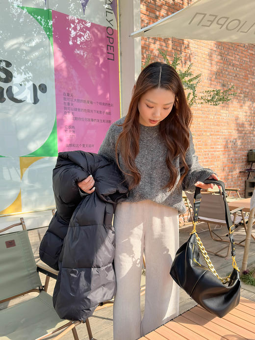 3天左右发/本仓发】女明星都爱穿“大被子”羽绒服，新国标90%白鸭绒更蓬松保暖，还配套做了同色系手套，东北穿都不怕冷了！门襟拉链+按扣+可拆卸帽子+袖子罗纹收口，防风御寒！黑色/卡其 150斤都能穿 商品图12