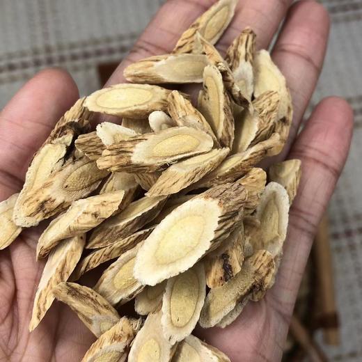 热卖~【农家黄芪】三年生的甘肃黄芪，无硫磺、无农残、无化肥、高品质，平常当茶泡着喝，一次25片左右（10克） 商品图0