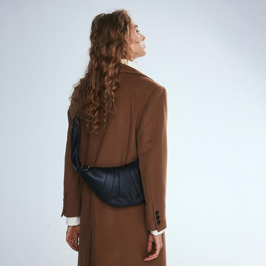 【非质量问题不退，谢谢理解】【可可推荐】Le*maire复古牛角包 牛皮材质 轻柔软糯 慵懒随性 经典佰搭 商品图5