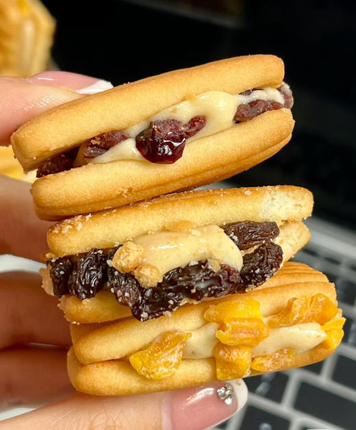 【田园市集奶酥饼干】3包29.9！😋整颗果粒+牛轧夹心+奶酥曲奇😍 ✅芒果🥭、蔓越莓、葡萄🍇三个口味 🍪牛轧糖+整颗果干+奶酥曲奇 商品图2