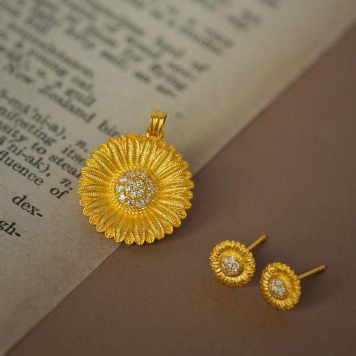 古法黄金点钻系列 足金镶钻太阳花吊坠耳钉套 商品图1
