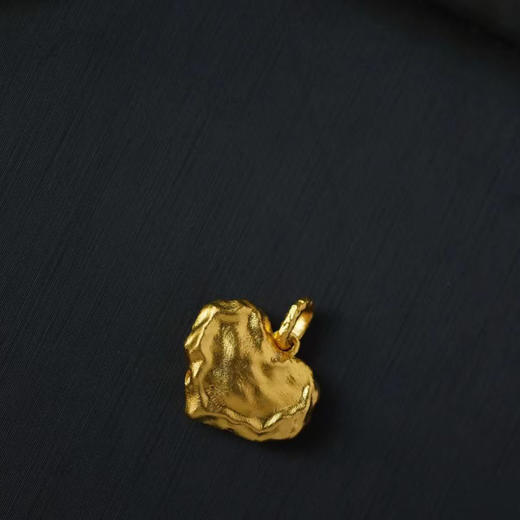 古法黄金点钻系列 足金镶钻爱心小吊坠 商品图1