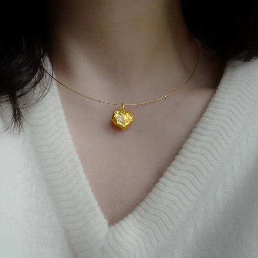 古法黄金点钻系列 足金镶钻爱心小吊坠 商品图3