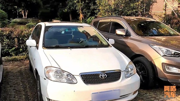 车子电瓶没电打不着,喵哥手把手教你搭火,这三点,搞错很危险